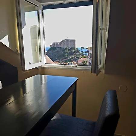 Cozy With Sea And Old Town View 아파트